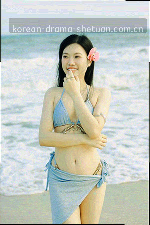 《夜班秘书日记》海报，夜班前台只亮着一盏灯